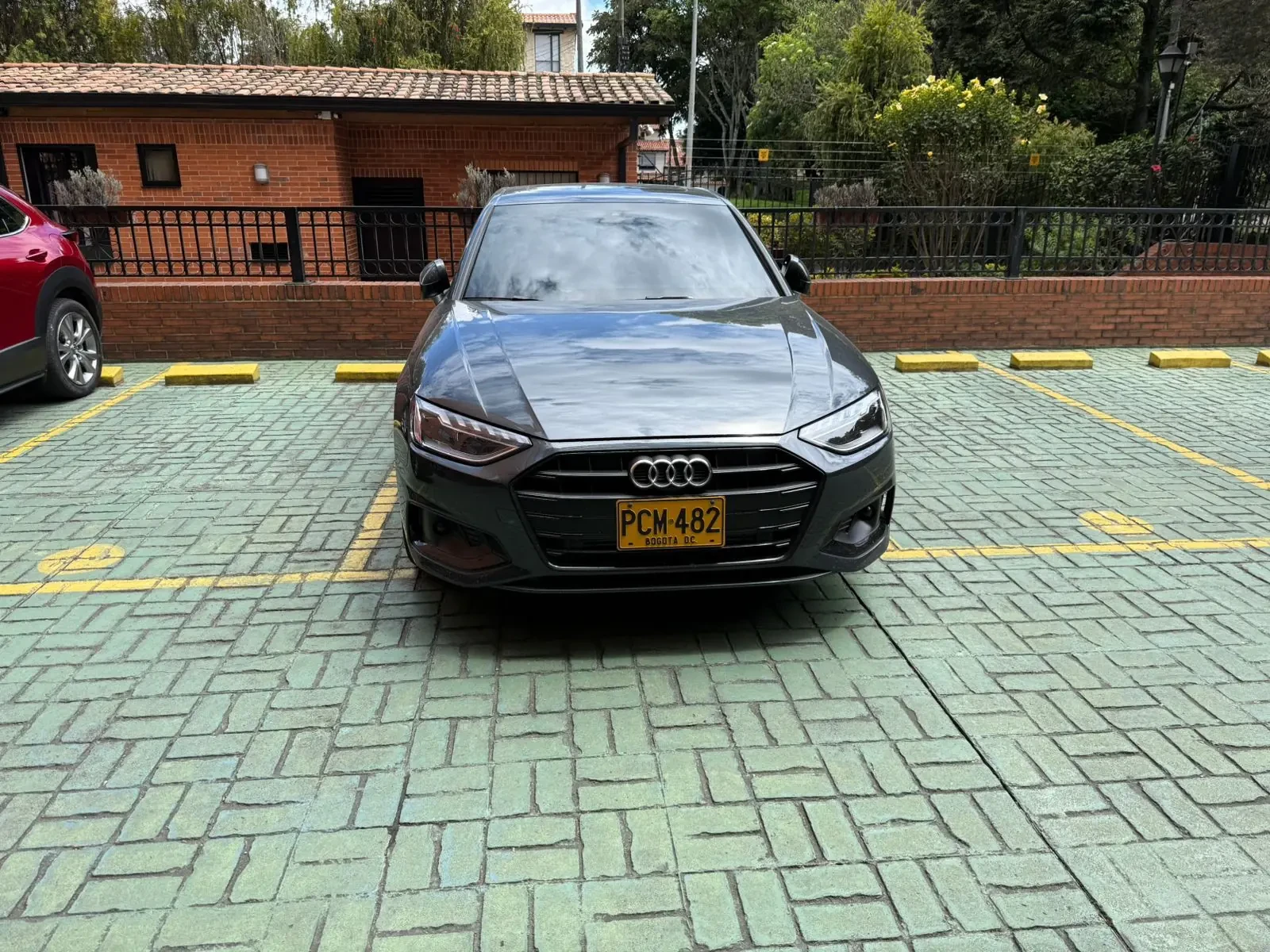 Audi A4 40 TFSI EDITION ONE MHEV 2.0T CUERO TECHO 190HP - Vista 3