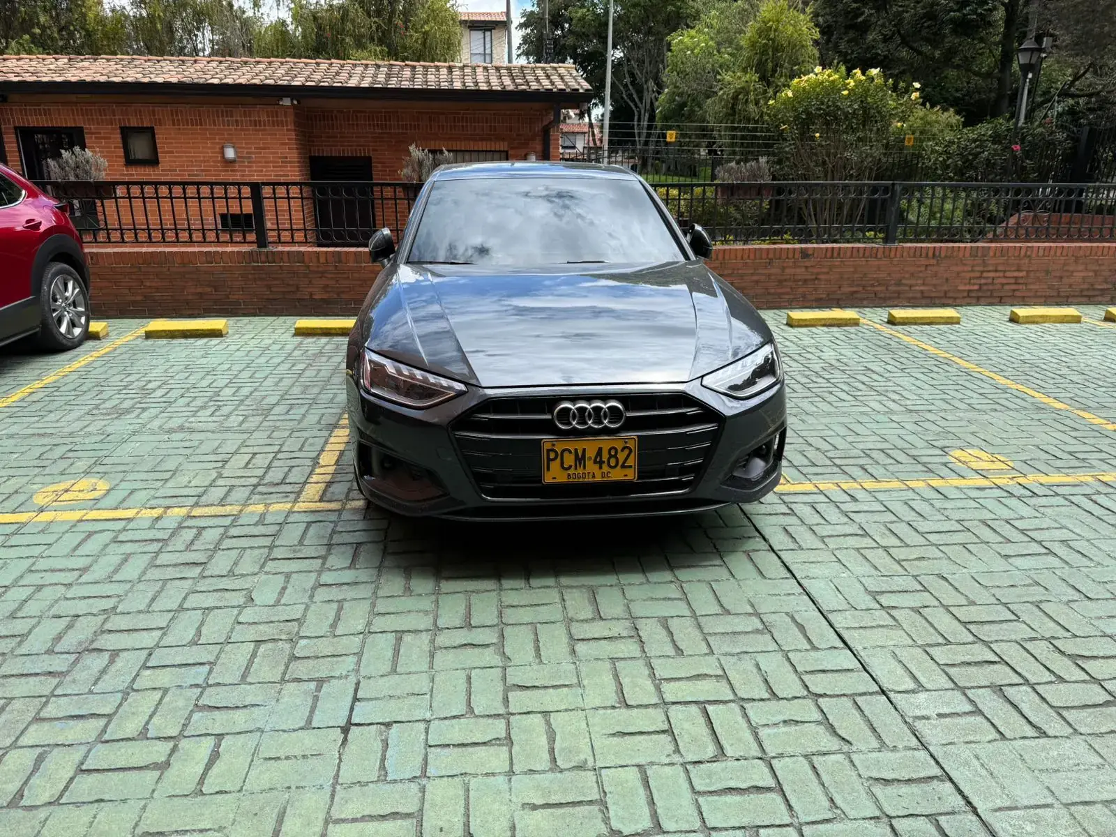 Audi A4 40 TFSI EDITION ONE MHEV 2.0T CUERO TECHO 190HP - Vista 3